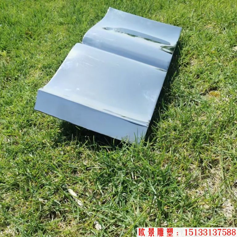 草坪不銹鋼鏡面書本雕塑，白鋼書籍雕塑4